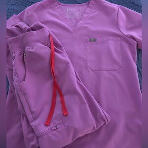 Figs scrub set - joggers (s) + one pocket top (m)